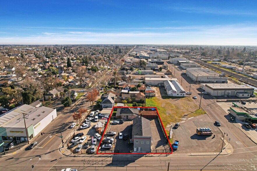 More Photos Of 104 E Lodi Ave, Lodi Storefront Retail Office For Sale