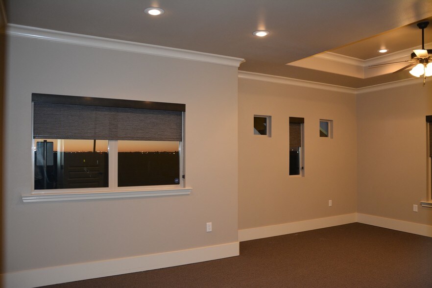 More Photos Of 13037 Quaker Ave, Lubbock Office For Lease