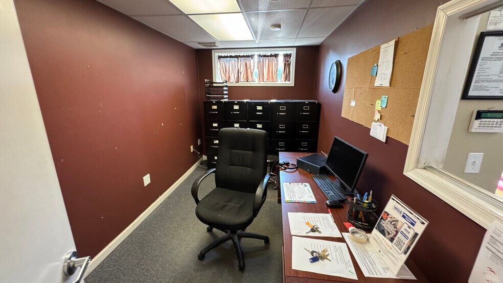 More Photos Of 231 Moorestown Dr, Bath Manufacturing For Sale