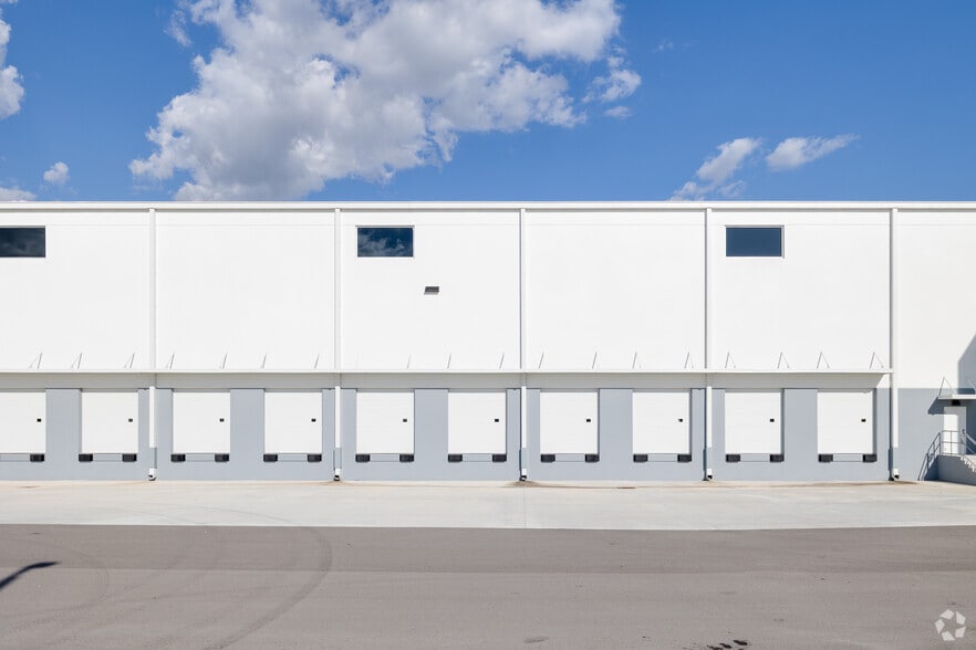 More Photos Of 16200 Ben Hill Griffin Pky, Fort Myers Unknown For Lease