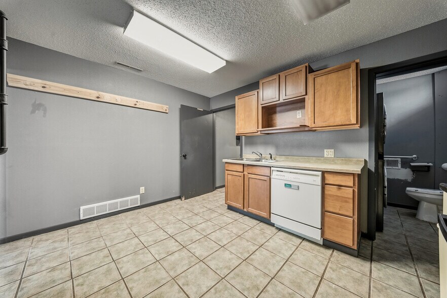 More Photos Of 15 E Walnut St, Chippewa Falls Industrial For Sale