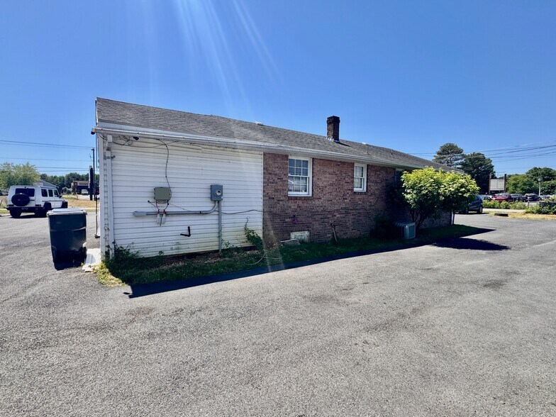 More Photos Of 4615 Ewell Rd, Fredericksburg Office For Sale
