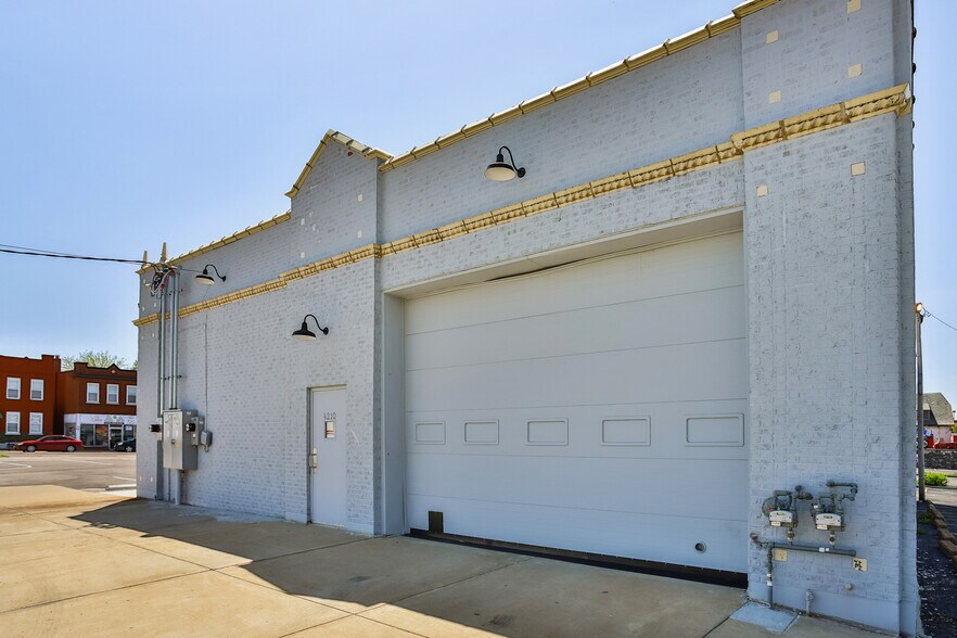 More Photos Of 4210 Itaska St, Saint Louis Flex For Lease