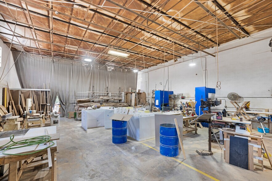More Photos Of 7725 W 2nd Ct, Hialeah Warehouse For Sale