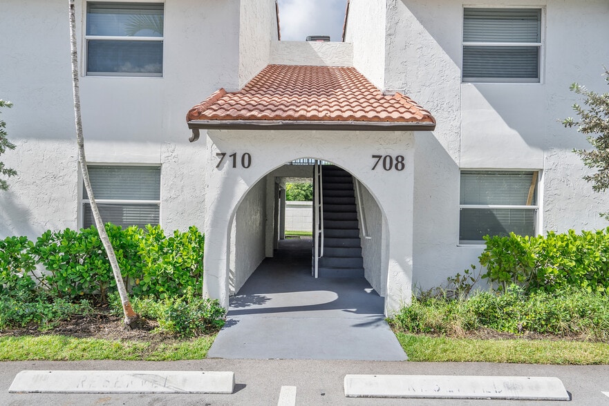 More Photos Of 700 SW 81st Ave, North Lauderdale Apartments For Sale