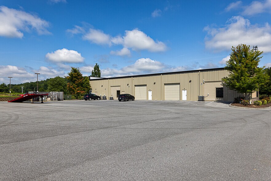 More Photos Of 4504 Bristol Hwy, Johnson City Flex For Lease