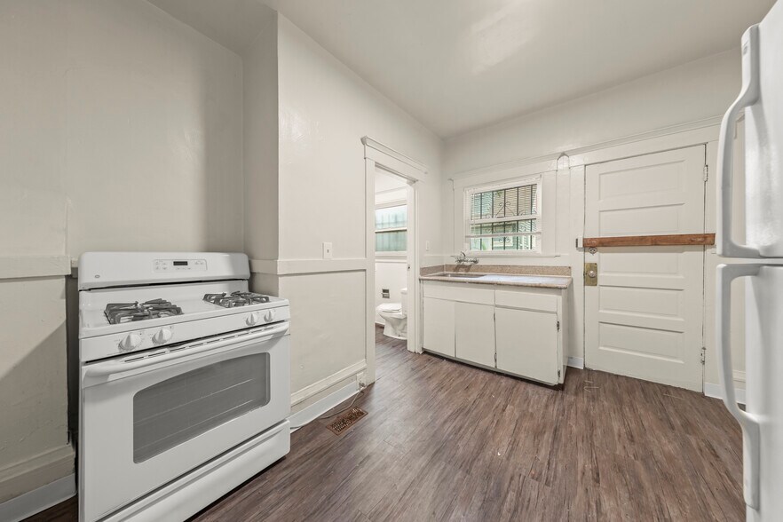 More Photos Of 1736 23rd Ave, Oakland Apartments For Sale