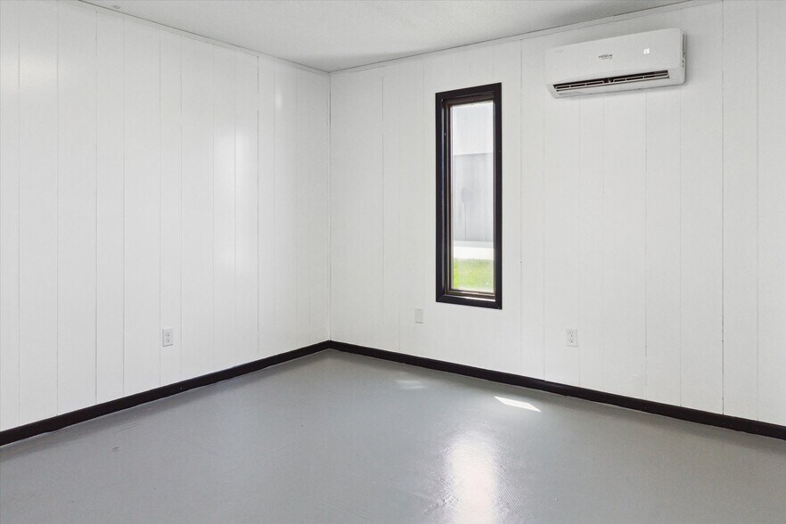 More Photos Of 1395 W Monroe Rd, Saint Louis Office For Sale