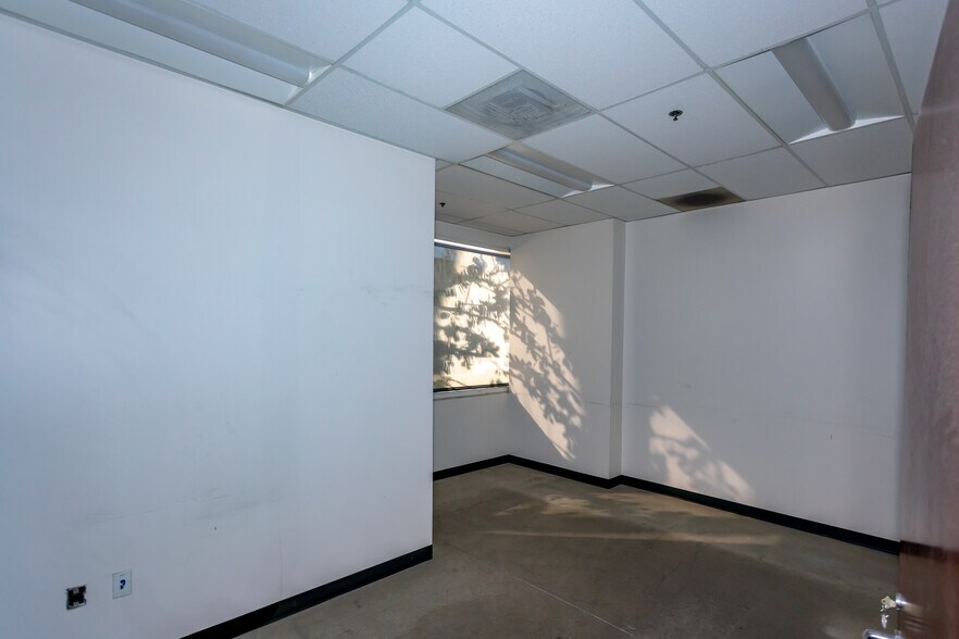 More Photos Of 10730 Bell Ct, Rancho Cucamonga Warehouse For Lease