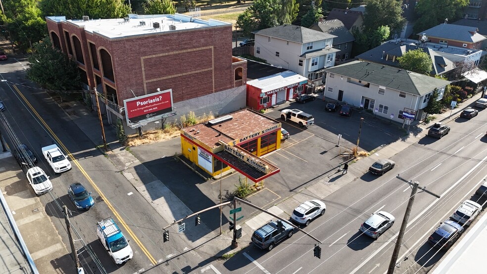 More Photos Of 2003 SE Belmont St, Portland Auto Repair For Sale