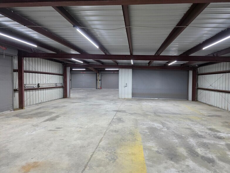 More Photos Of 3708 Highway 27 S, Sulphur Flex For Sale