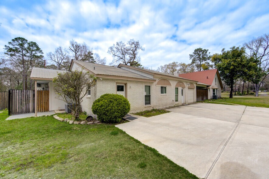 More Photos Of 2042 Teal Dr, Spring Dormitory For Sale