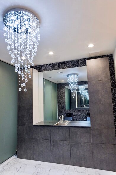 More Photos Of 22 E Elm St, Chicago Storefront Retail Office For Sale