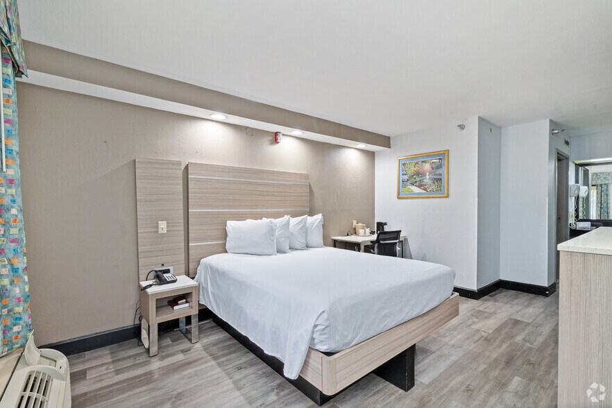 More Photos Of 480 E Miracle Strip Pky, Mary Esther Hotel For Sale