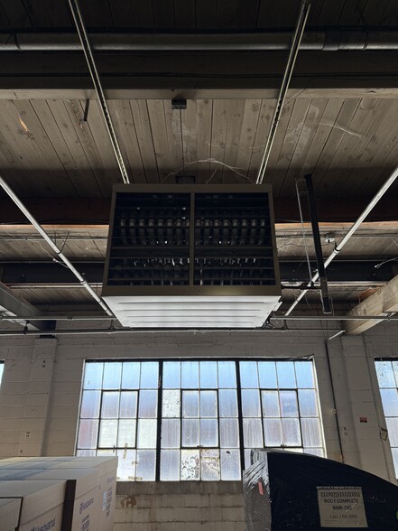 More Photos Of 220 E 14th Ave, North Kansas City Distribution For Lease