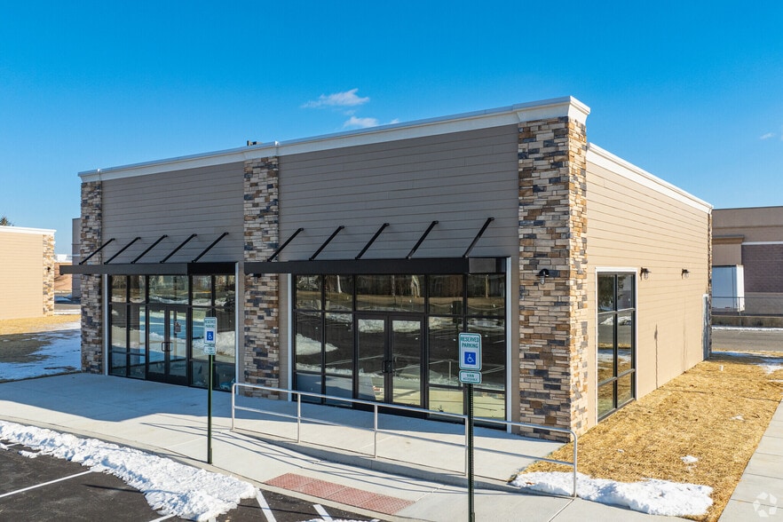 More Photos Of 1601 Lake Seymour Dr, Middletown Storefront Retail Office For Lease