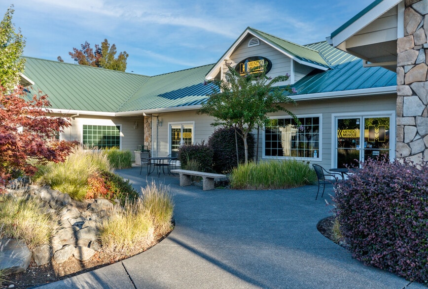 More Photos Of 1252 Airport Park Blvd, Ukiah General Retail For Lease