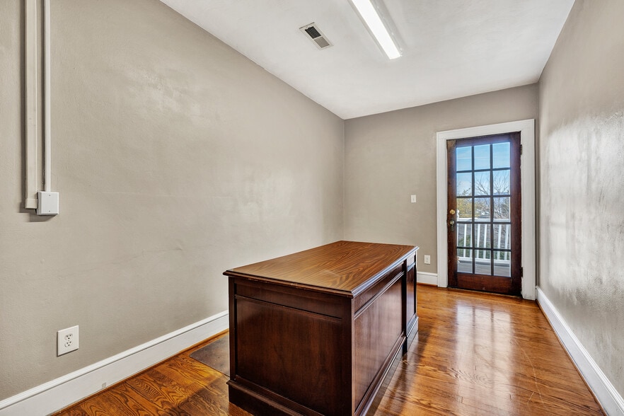 More Photos Of 5034 Williamson Rd NW, Roanoke Office For Lease