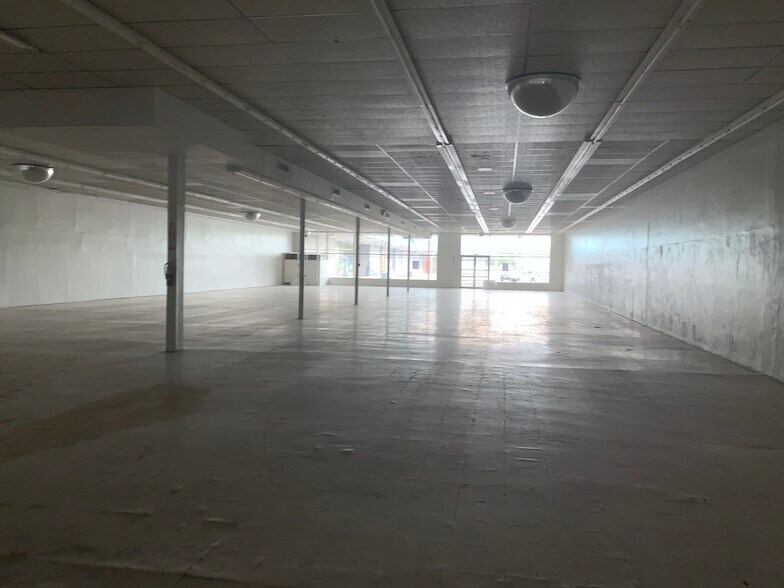 More Photos Of 3210 Avenue A, Beaumont Storefront For Sale