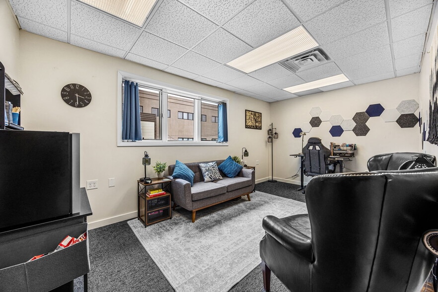 More Photos Of 219 N Dixie Way, South Bend Office For Lease