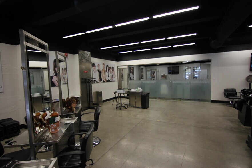 More Photos Of 1411 Railroad Ave, Bellingham Storefront For Lease