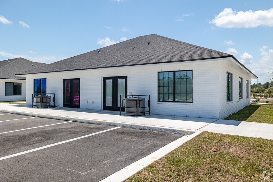 More Photos Of 1646 Corsair Ln, Middleburg Medical For Sale
