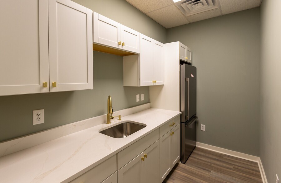 More Photos Of 1525 Sam Rittenberg Blvd, Charleston Office For Lease