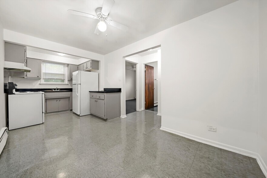 More Photos Of 1049 W Vermont Ave, Calumet Park Apartments For Sale