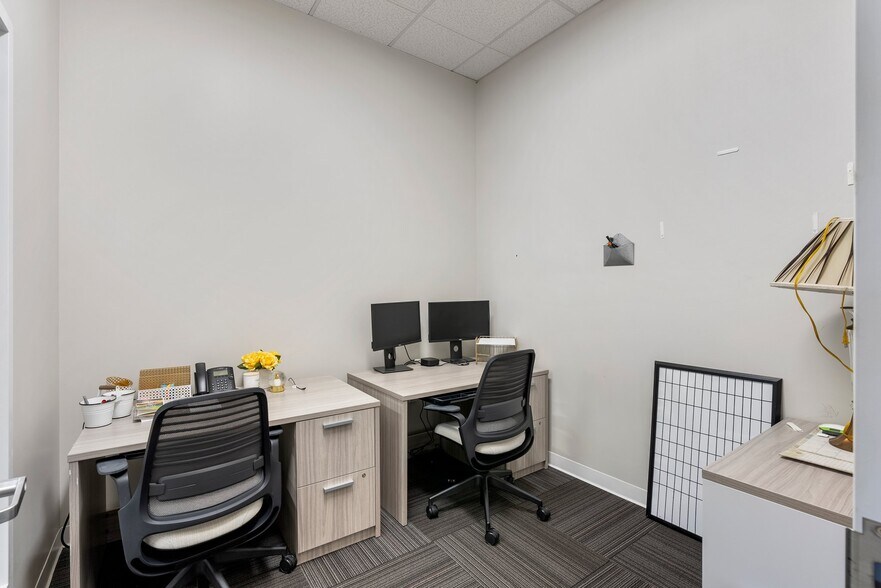 More Photos Of 855 Farmington Ave, Farmington Office For Lease