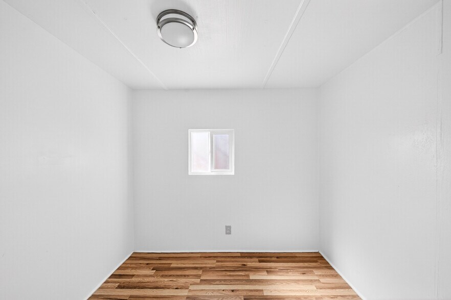 More Photos Of 11398 Bartlett Ave, Adelanto Contractor Storage Yard For Sale