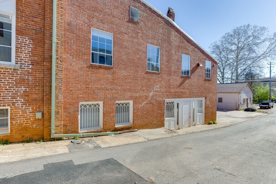 More Photos Of 55 Scott St, Buford Office For Lease