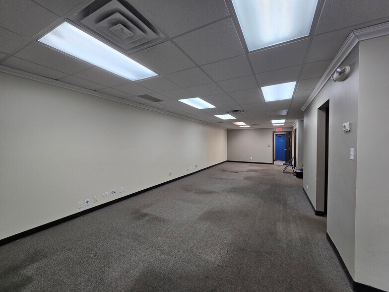 More Photos Of 9721 Prairie Ave, Highland Medical For Sale