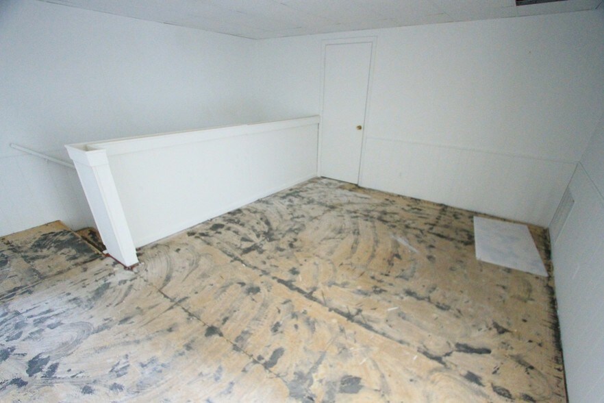 More Photos Of 108 SE 6th St, Abilene Specialty For Sale