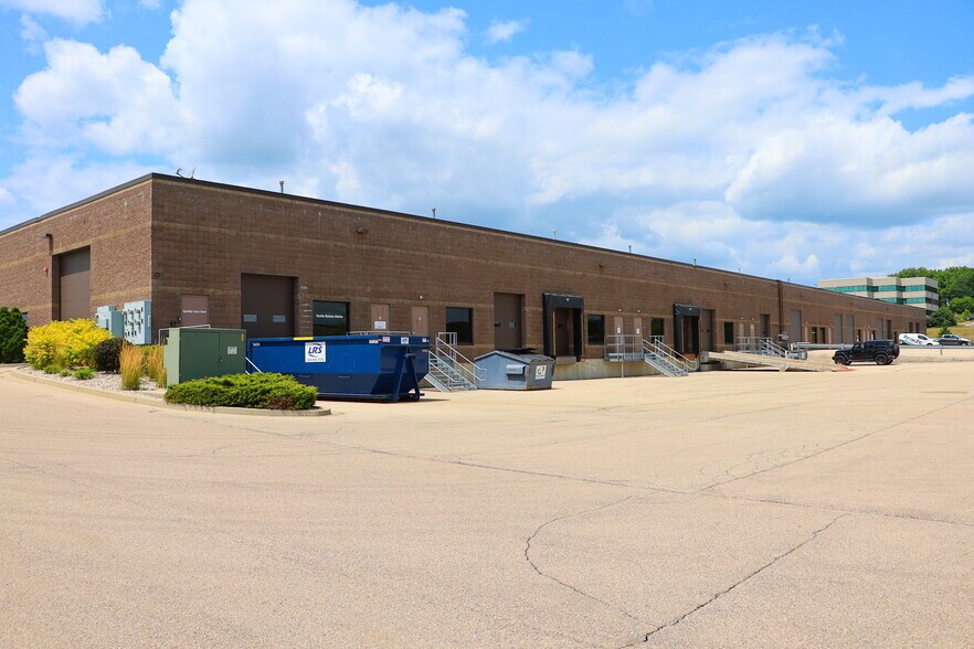 More Photos Of 201 Moravian Valley Rd, Waunakee Showroom For Lease