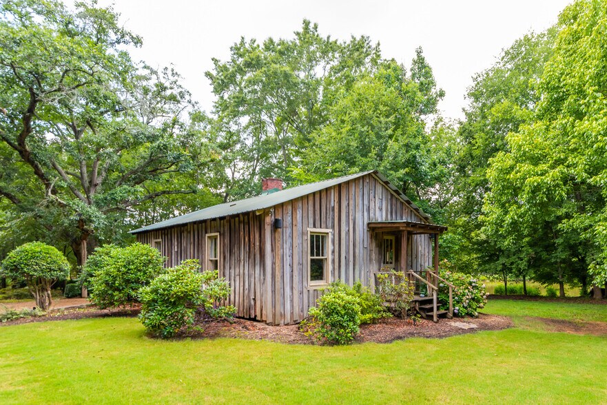 More Photos Of 565 Owens Gin Rd NE, Calhoun Lodge Meeting Hall For Sale