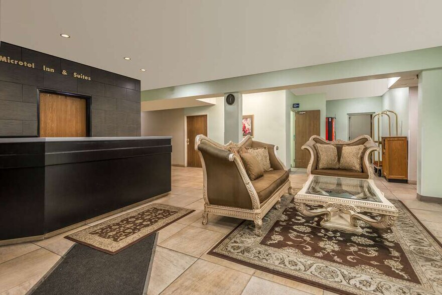 More Photos Of 11831 NW Plaza Cir, Kansas City Hotel For Sale
