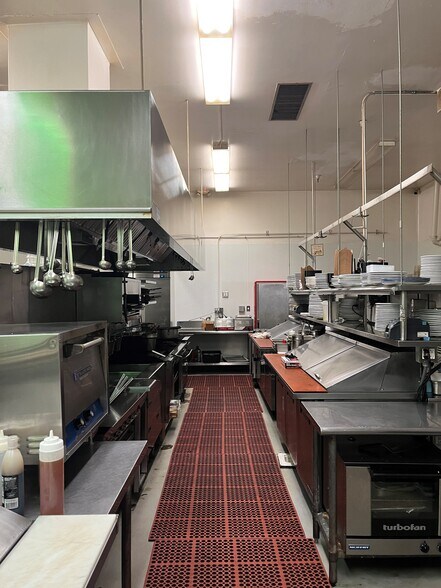 More Photos Of 5862-5872 Doyle St, Emeryville Restaurant For Sale