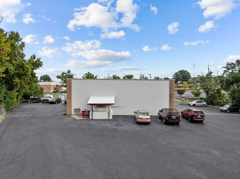 More Photos Of 6425 Glenwood Ave, Raleigh Auto Repair For Sale