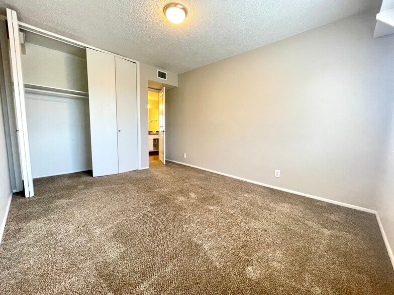 More Photos Of 802 Gold Ave SW, Albuquerque Apartments For Sale