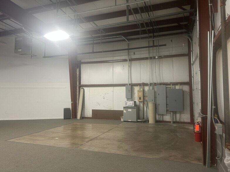 More Photos Of 760 Canning Pky, Victor Light Distribution For Lease