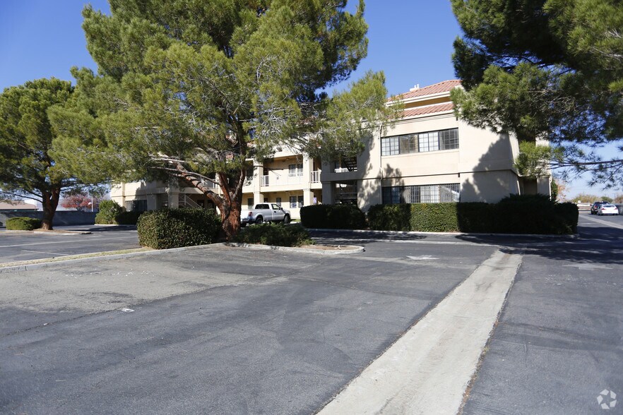 More Photos Of 3166 E Palmdale Blvd, Palmdale Office For Sale