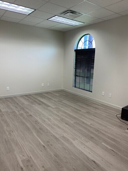 More Photos Of 7115 FM 2920, Spring Unknown For Lease