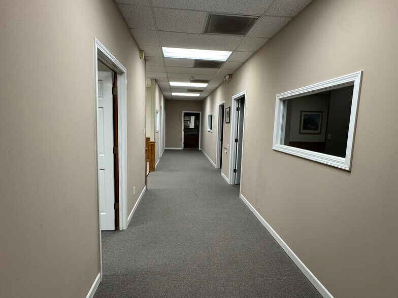 More Photos Of 232-236 Industrial Park Dr, Commerce Office For Lease