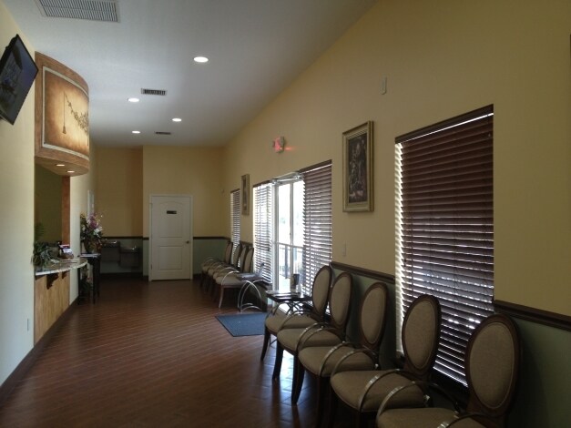More Photos Of 717 Imar Dr, Sun City Center Medical For Lease