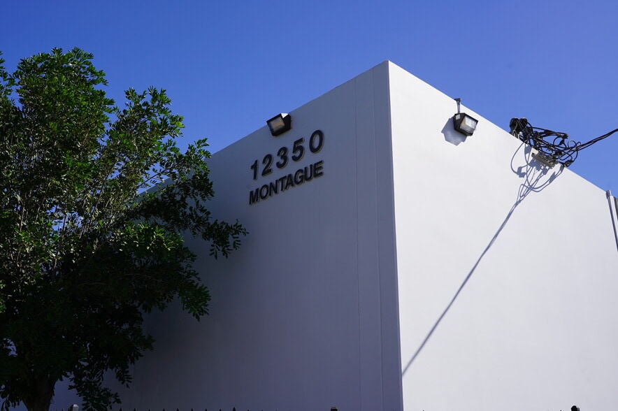 More Photos Of 12350 Montague St, Pacoima Light Manufacturing For Sale