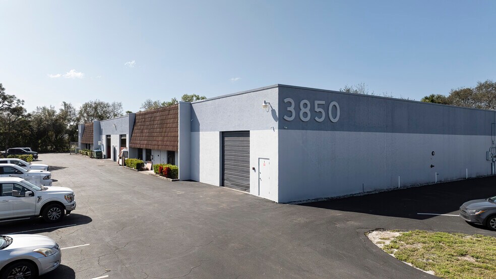 More Photos Of 3850 Byron Dr, Riviera Beach Warehouse For Lease
