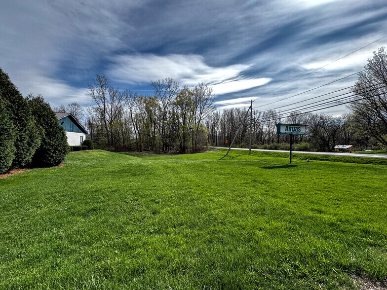 More Photos Of 33 Transport Dr, Bennington Freestanding For Sale