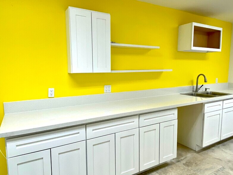 More Photos Of 1926 Kellogg Ave, Carlsbad Research And Development For Lease