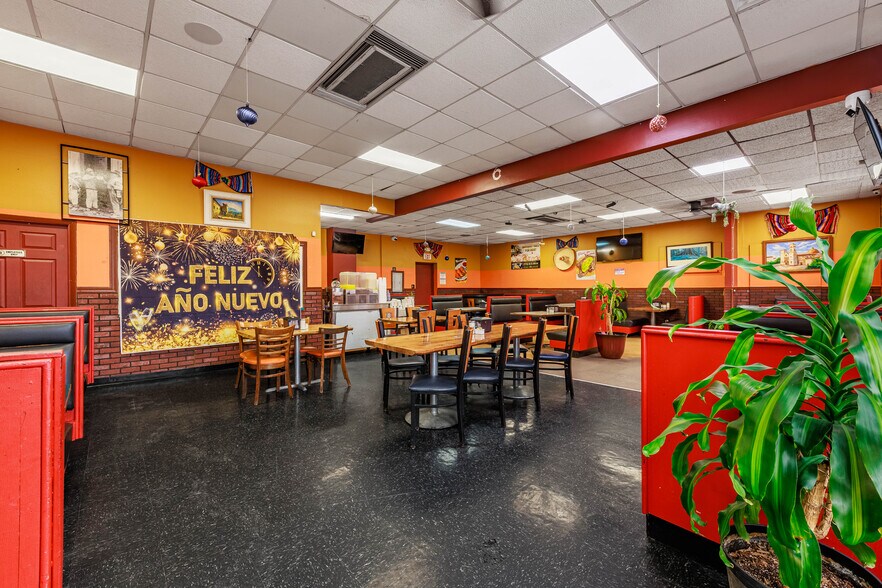 More Photos Of 4117 W 47th St, Chicago General Retail For Sale