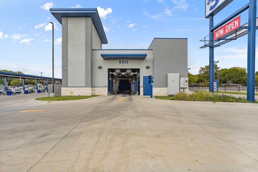 More Photos Of 4444 South Fwy, Fort Worth Carwash For Sale